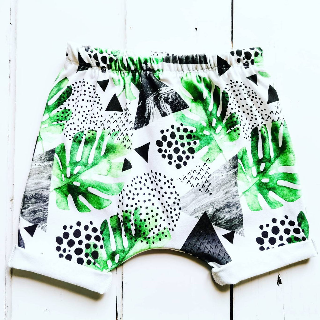 Monstera Shorts