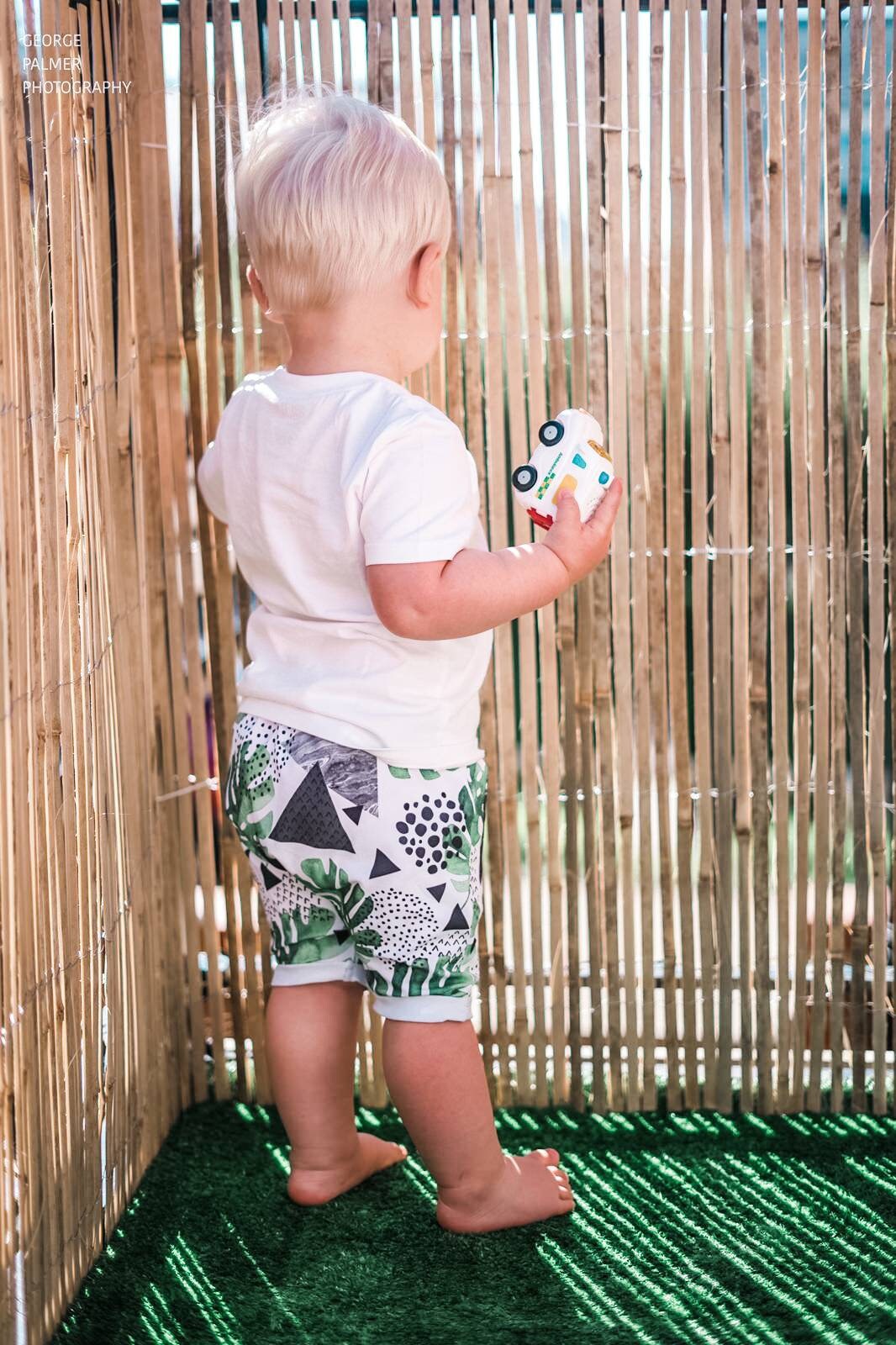 Monstera Shorts