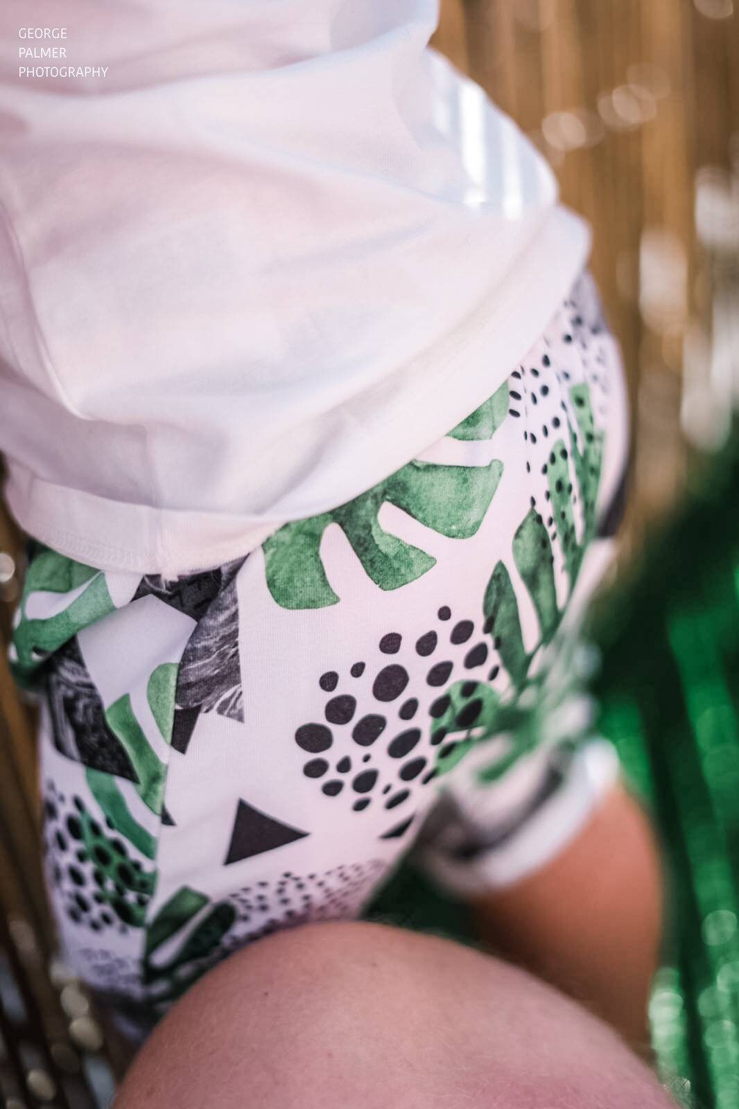 Monstera Shorts